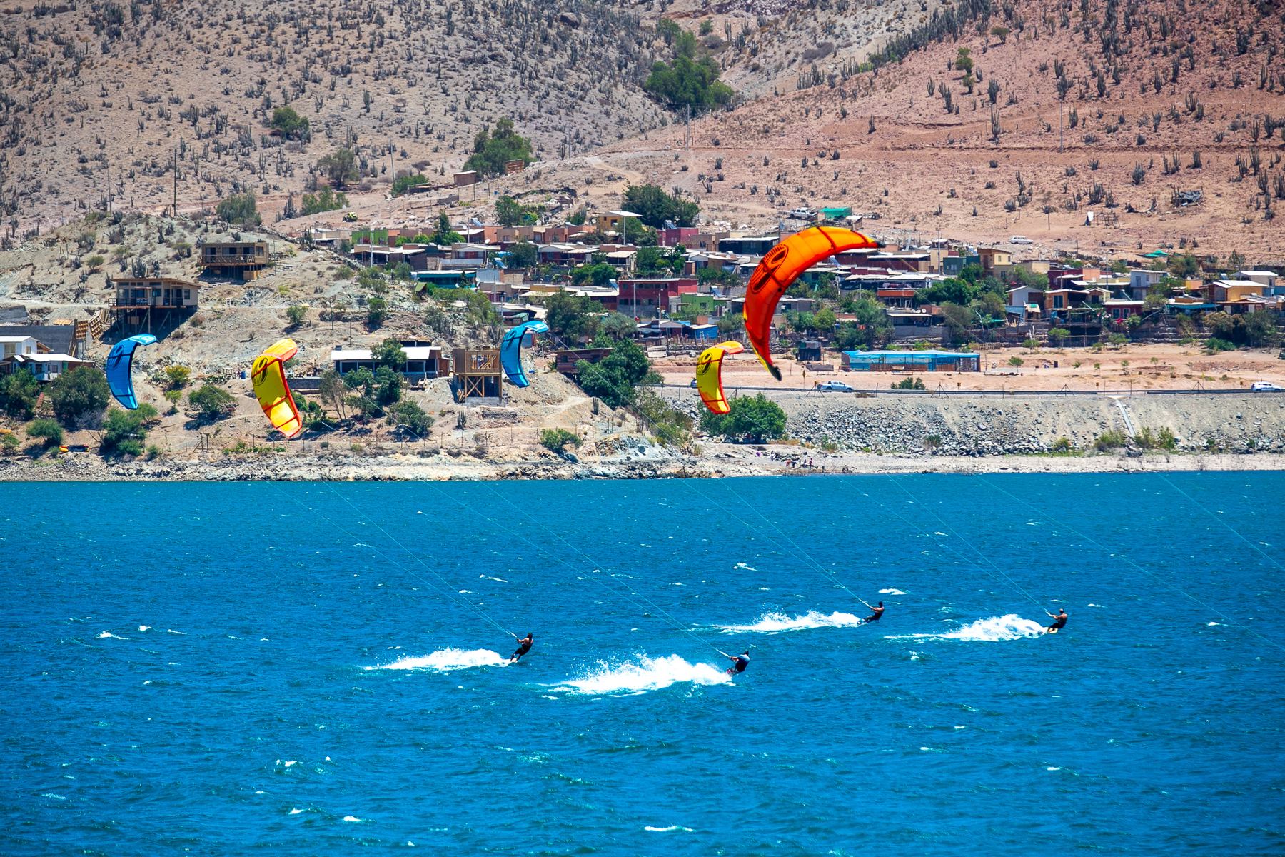 Kitesurf sobre el Embalse Puclaro